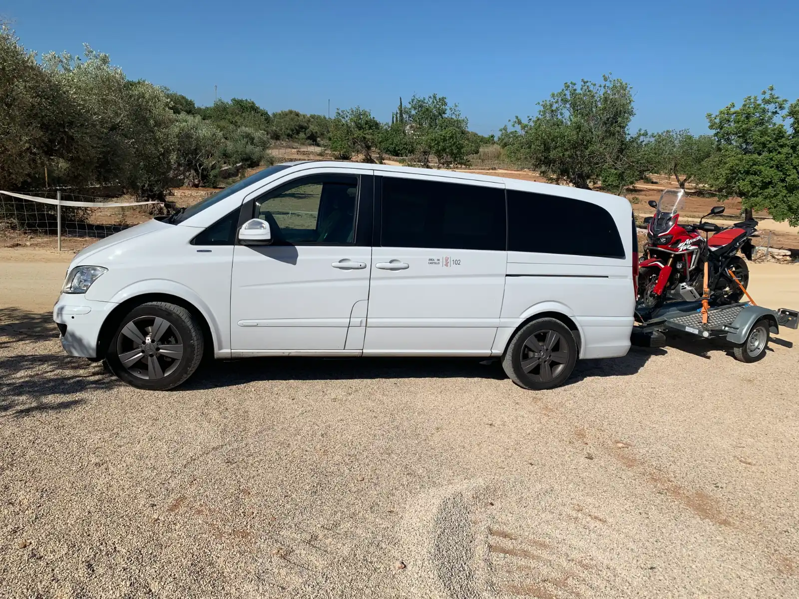 Furgoneta con moto TAXI ADAPTADO 8 PLAZAS